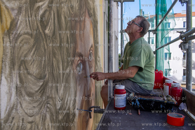 Gdańsk. Podwale Staromiejskie. Trwają prace nad muralem...