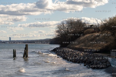 Gdynia Orłowo. Znikająca część plaży. 14.03.2020...