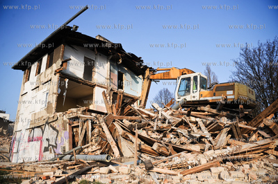Gdansk. Rozbiorki budynkow mieszkalnych przy ul Marynarki...