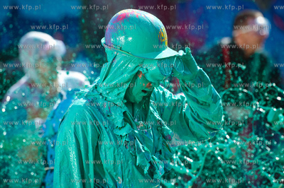 Gdansk. Centrum Stocznia Gdanska. Kolorowy smigus-dyngus...