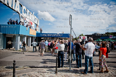 Gdansk. Brama Historyczna nr 2 Stoczni Gdanskiej. Stoczniowy...