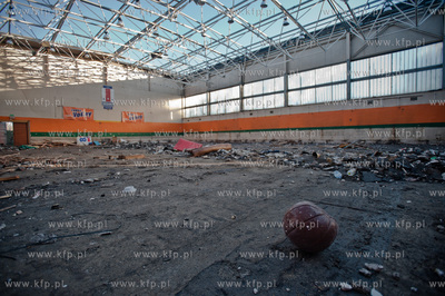 Gdansk. Rozbiorka hali sportowej nalzacej do klubu...