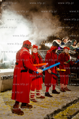 Gdansk. Zieleniec przy pomniku Jana Heweliusza. Widowisko...