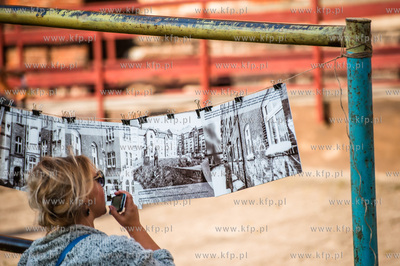 Gdansk. Podworko ulic Robotniczej i Jana z Kolna. Sasiedzi...