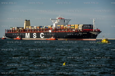 Gdansk. Najwiekszy kontenerowiec na swiecie MSC Maya...