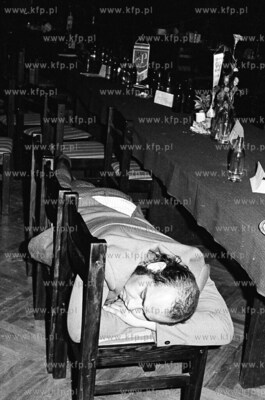 Strajk w Stoczni Gdańskiej im. Lenina Nz Spiacy stoczniowiec...