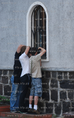 Slub Marii Widawskiej w Gdyni. Nz. paparazzi.
11.08.2007
fot....