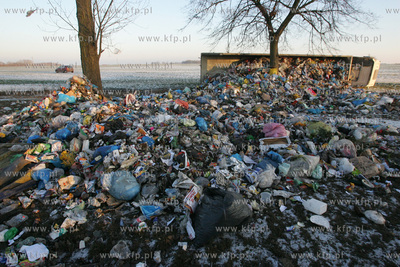 Kolbaskowo. Zachodniopomorskie. Na krajowej drodze...