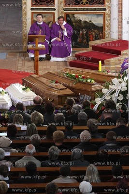 Kamien Pomorski. Uroczystosci zalobne ofiar pozaru...