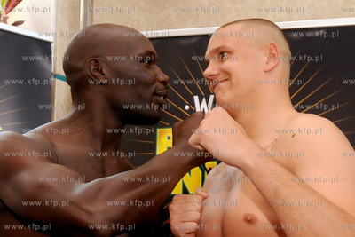 Urzad Miasta Gdyni. Konferencja prasowa i wazenie zawodnikow...