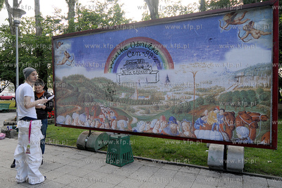 Lato zaczyna sie w Gdyni czyli Cudawianki. Nz. URBAN...