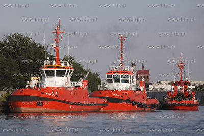 Holowniki przy Nabrzezu Owroncow Westerplatte, widok...