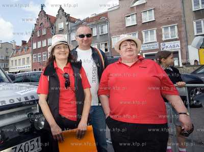 Osiem kobiecych zalog wyruszylo z gdanskiej starowki...