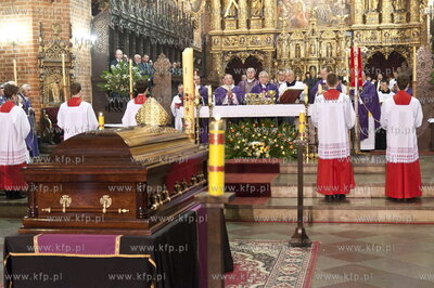 Bazylika katedralna w Pelplinie. Uroczystości pogrzebowe...