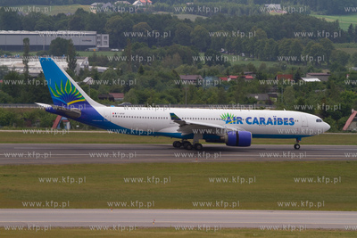 Gdansk, Rebiechowo. Airbus A330 linii Ari Caraibes...