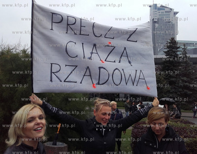 Ogólnopolski strajk kobiet w Gdyni na Skwerze Kościuszki....