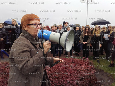 Ogólnopolski strajk kobiet w Gdyni na Skwerze Kościuszki.Nz....