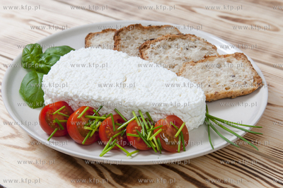 Produkt wytwarzany z mleka, zaliczany do serów świeżych,...