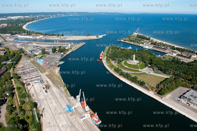 Westerplatte, oraz wejscie do Portu Gdansk, widziane...