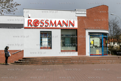 Drogeria Rossmann przy ulicy Grunwaldzkiej w Pruszczu...