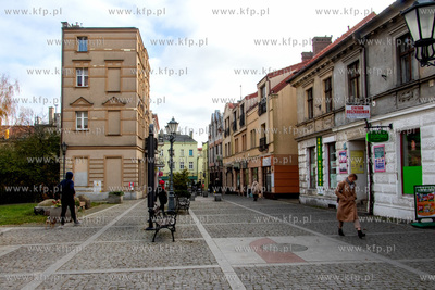 Deptak na ulicy Jarosława Dabrowskiego w Tczewie....