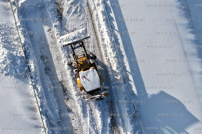 Panorama Pruszcza Gdańskiego.Odśnieżanie drogi łączącej...