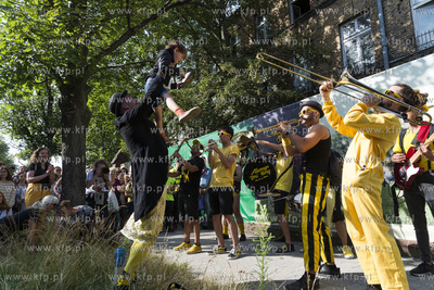 Gdańsk. Festiwal teatrów Ulicznych FETA. Always Drinking...