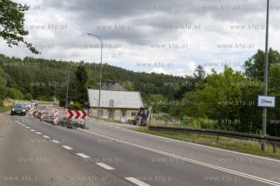 Gdańsk Oliwa. Zerwany fragment nawierzchni na Ul....