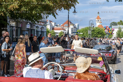 Sopot. Parada ulicą Bohaterów Monte Cassino do muszli...