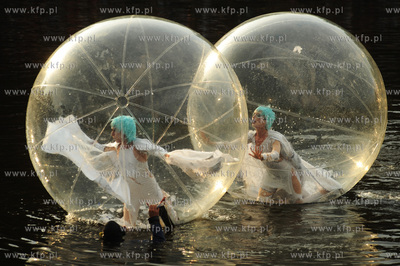 XIII edycja Festiwalu Teatrow Ulicznych FETA. Teatr...