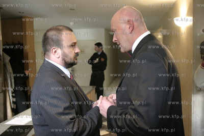 Waldemar Bartelik (P) - prezes ENERGA SA rozmawia z...