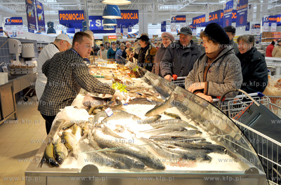 Oficjalne otwarcie dla klientow centrum handlowego...