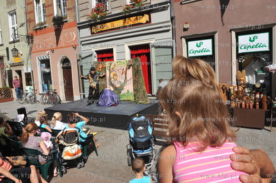 Gdansk, ul. Dluga. Teatr Maly z Bydgoszczy przedsatwia...