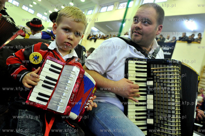 Kartuzy. Dzien Jednosci Kaszubow. Podczas uroczystosci...
