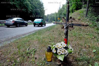 Przydrozny krzyz na ul. Slowackiego w Gdansku, ustawiony...