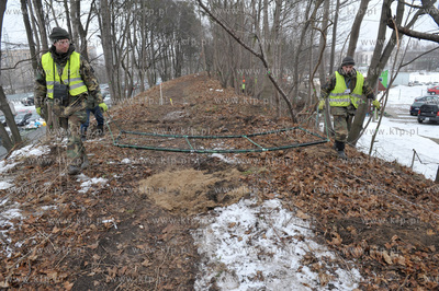Poszukiwania przez firme Explosive niewybuchow i niewypalow...