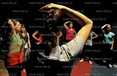 XV Festiwal Szekspirowski - Teatr w Oknie - ulica Dluga...