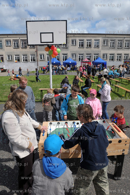 Festyn Osiedlowy w ramach Dni Sasiadow na terenie Gimnazjum...