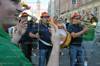 Ulice Dluga i Dlugi Targ w Gdansku dzien przed meczem...
