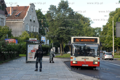 Gdańsk Wrzeszcz. Ul. Jaskowa Dolina na wysokosci skrzyzowania...
