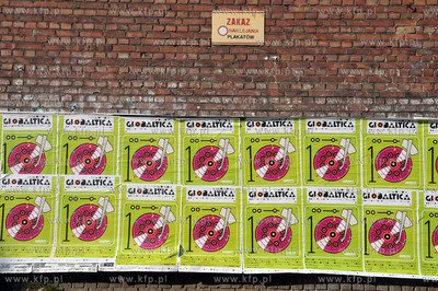 Gdańsk Wrzeszcz. Zakaz plakatowania i plakaty nalepione...