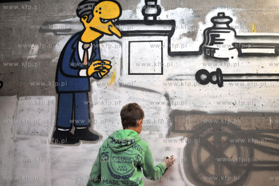 Gdansk Orunia. Akcja spoleczna malowania tunelu po...