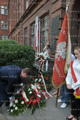 Gdańsk, ul. Kładki. Uroczystość przy tablicy upamiętniającej...