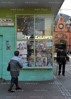 Gdansk. Polozona z sala od miejsc handlowych mala ksiegarnia...