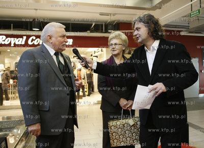 Gdansk. Centrum handlowe Manhattan. Premiera i promocja...