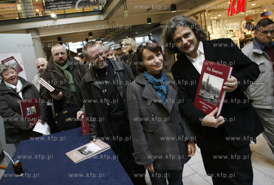 Gdansk. Centrum handlowe Manhattan. Premiera i promocja...