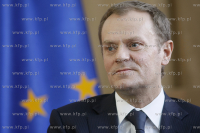 Gdynia. Gimnazjum nr 24 . Premier RP Donald Tusk wzial...