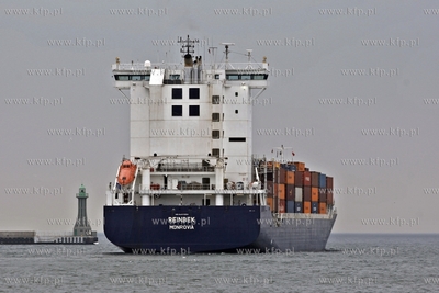 Gdynia. Port. Kontenerowiec Reinbek.
22.02.2012
fot....