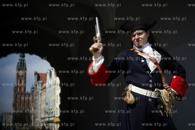 Gdansk, Konkurs na gdanskiego pirata. Przed miejska...