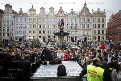 Gdansk. Ul. Dlugi Targ. Happening Pierwszy Zjazd Hamletów...